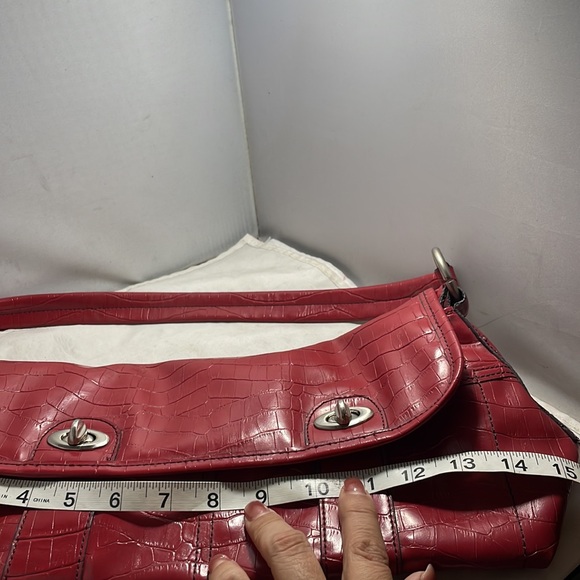 Red Moc Croc Shoulder bag with turn lock pocket enclosures - Picture 14 of 14